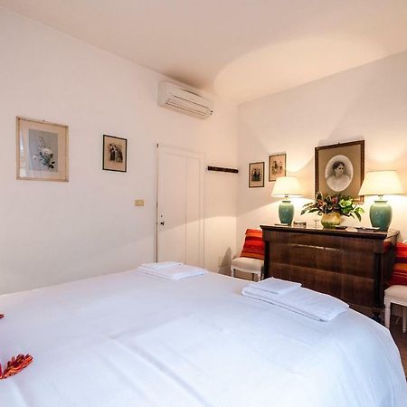 Lupari Apartment, Palazzo Storico Sotto Le Due Torri Bologna Bagian luar foto