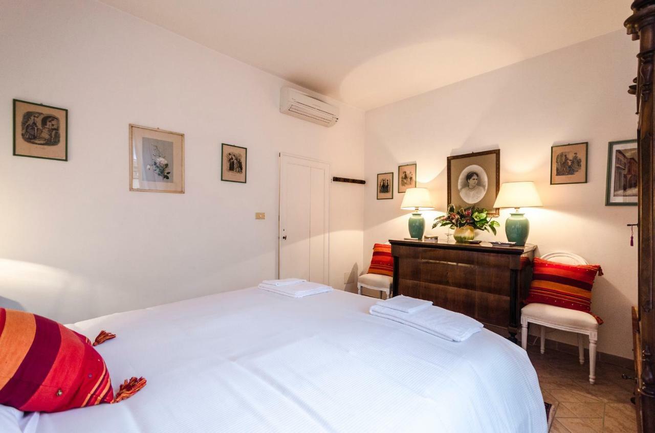 Lupari Apartment, Palazzo Storico Sotto Le Due Torri Bologna Bagian luar foto