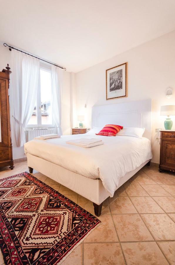 Lupari Apartment, Palazzo Storico Sotto Le Due Torri Bologna Bagian luar foto