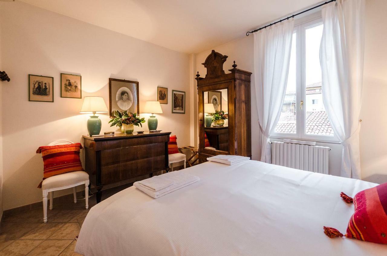Lupari Apartment, Palazzo Storico Sotto Le Due Torri Bologna Bagian luar foto