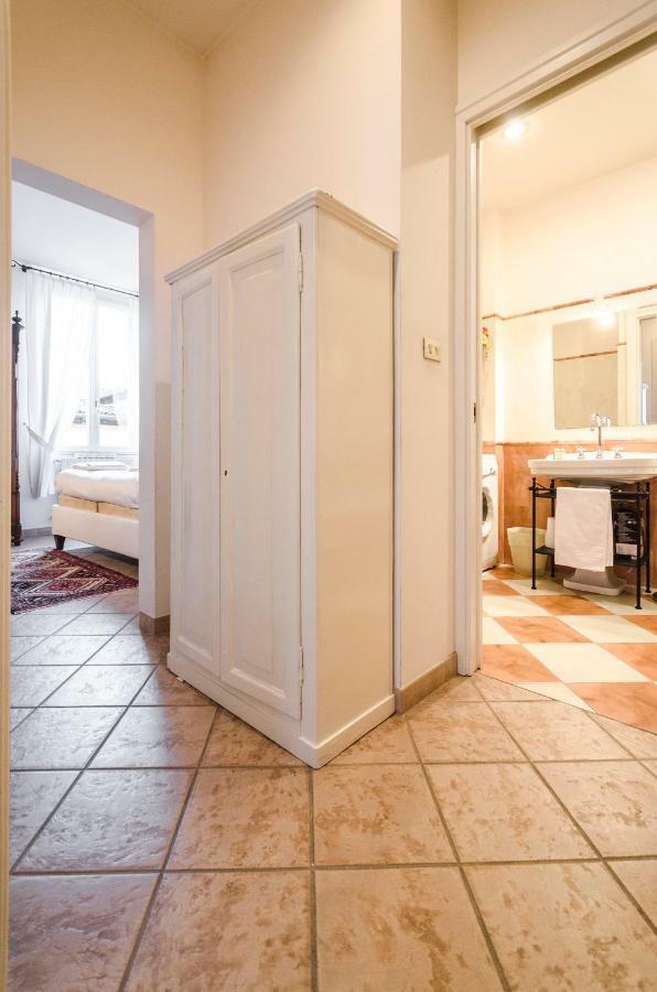 Lupari Apartment, Palazzo Storico Sotto Le Due Torri Bologna Bagian luar foto