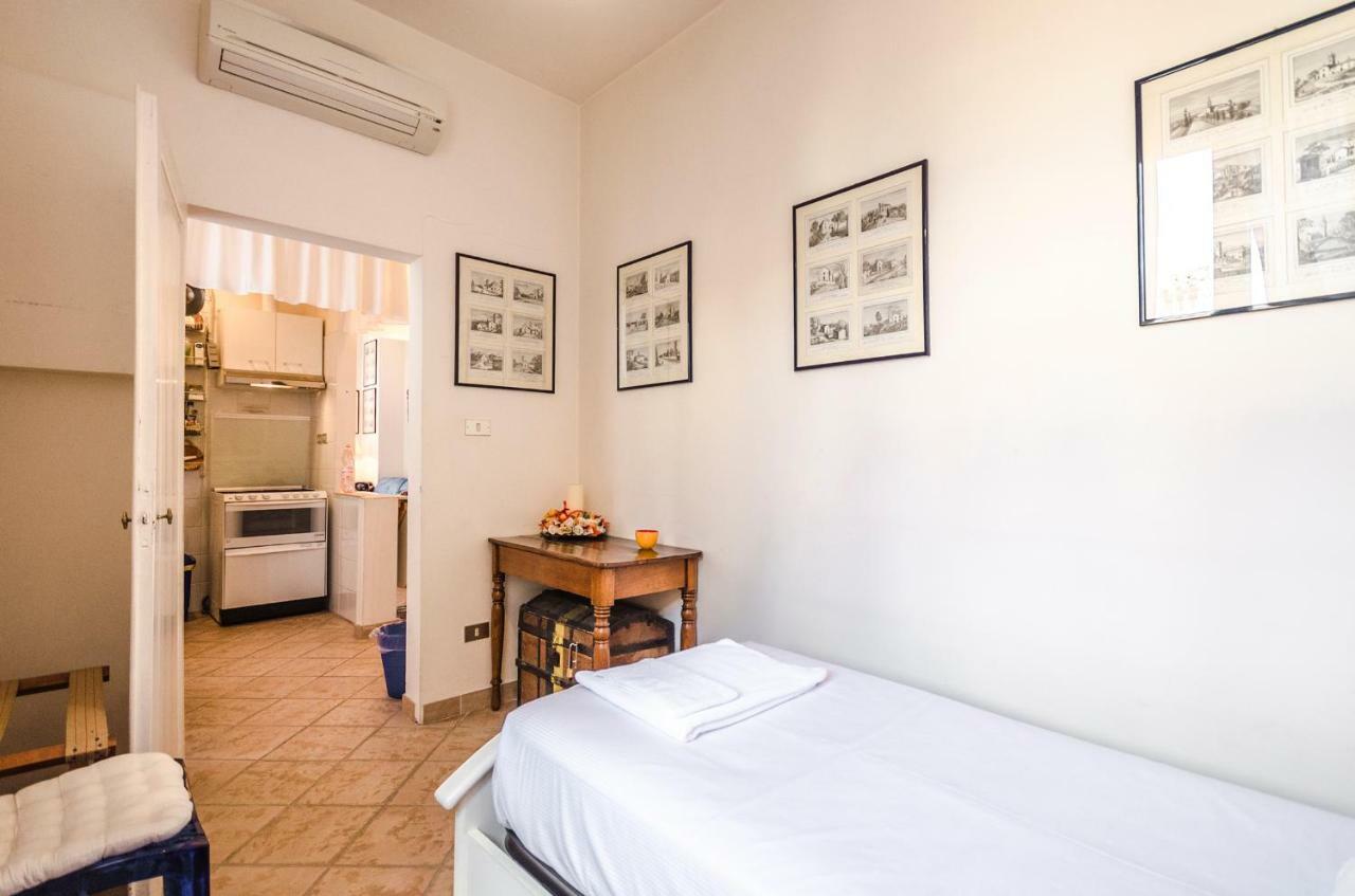 Lupari Apartment, Palazzo Storico Sotto Le Due Torri Bologna Bagian luar foto