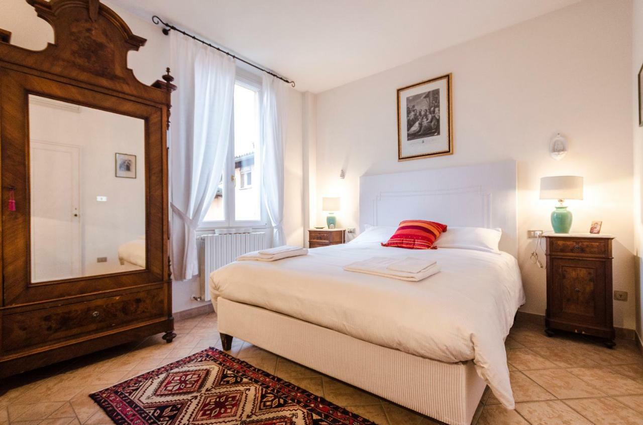 Lupari Apartment, Palazzo Storico Sotto Le Due Torri Bologna Bagian luar foto