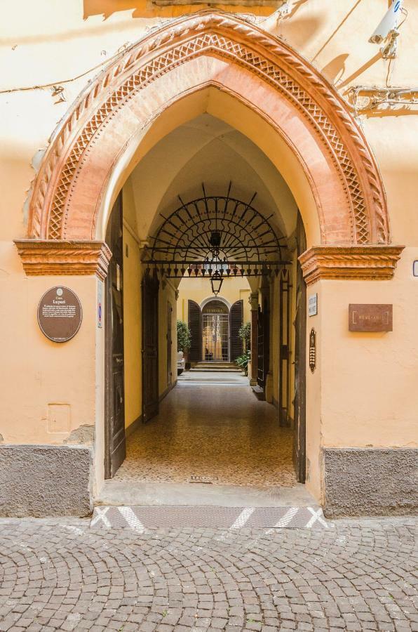 Lupari Apartment, Palazzo Storico Sotto Le Due Torri Bologna Bagian luar foto