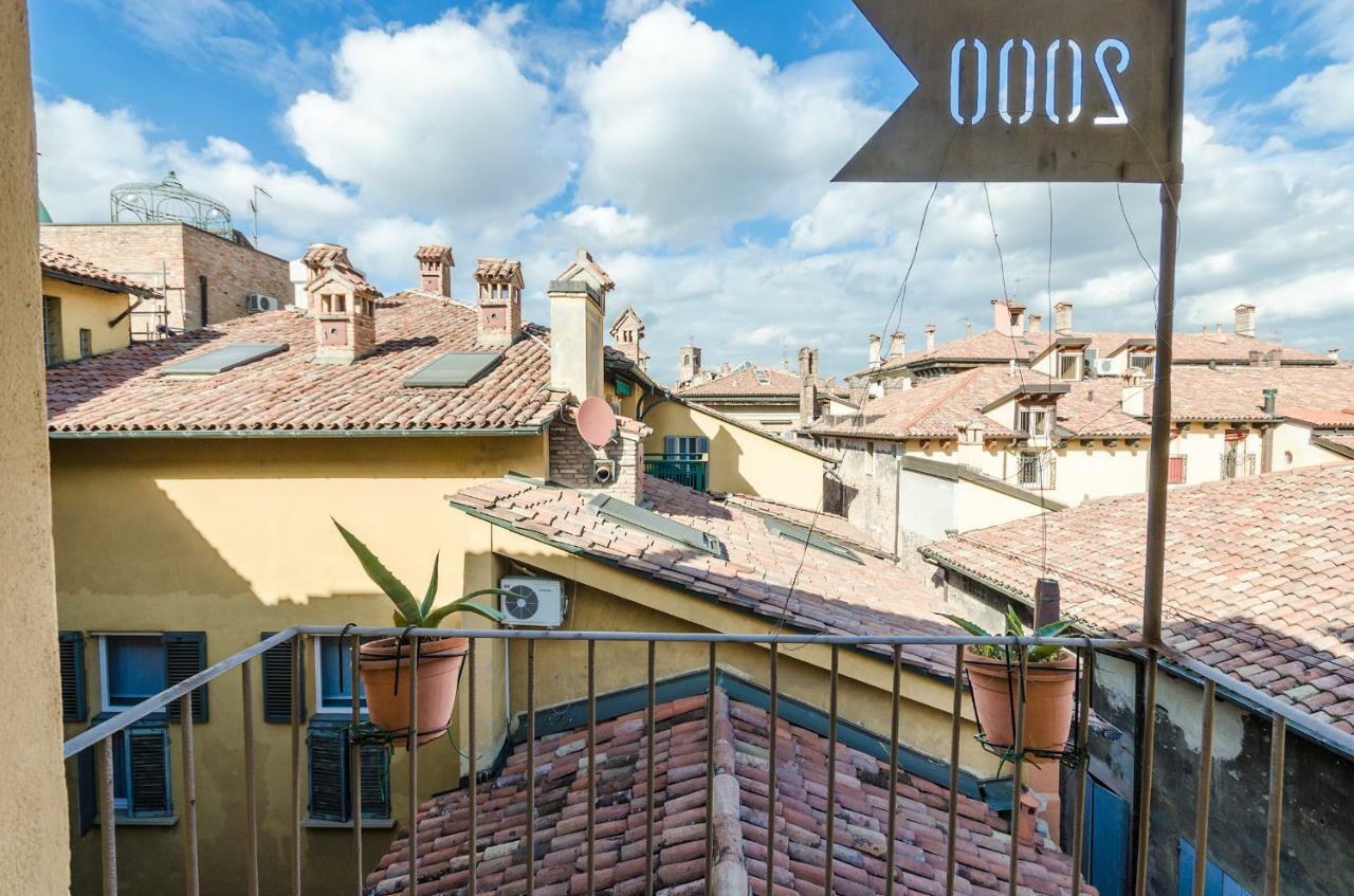 Lupari Apartment, Palazzo Storico Sotto Le Due Torri Bologna Bagian luar foto